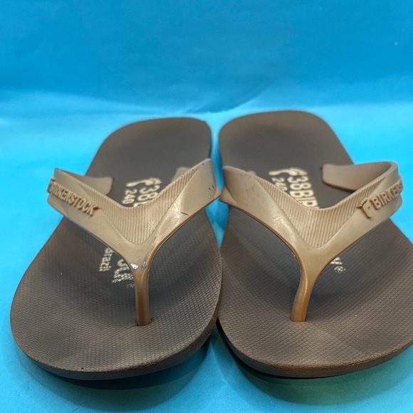 Birkenstock women’s Tan Flip-Flops - Picture 2 of 6